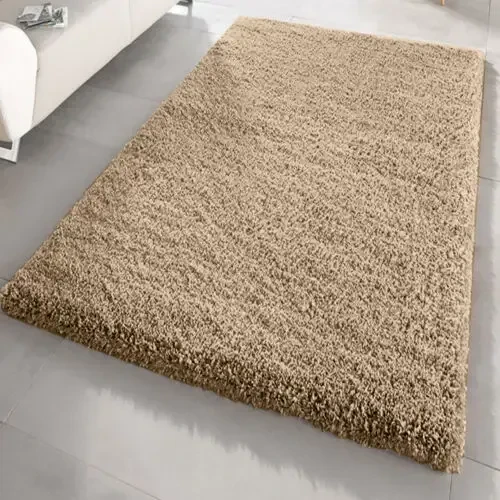 Machine tufted carpets